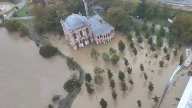 İstanbul'daki tarihi cami sular altında kaldı