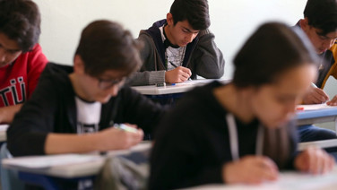 Sınav sisteminde bir geri adım daha... Kağıtları ders öğretmeni okuyacak