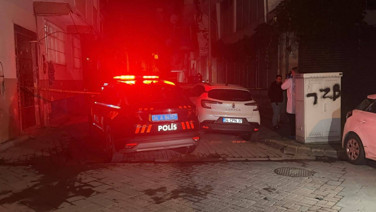 Zeytinburnu'nda polise ateş açan şüpheli bacağından vuruldu