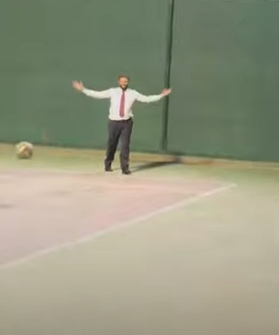 Suriye'de şaşkına çeviren görüntü: Şara basketbol oynadı - Resim : 1