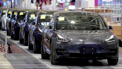 Tesla, yüzbinlerce aracı geri çağırdı