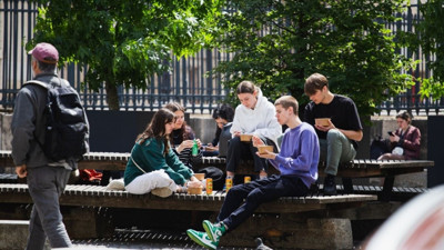 Türkiye'de süren tartışmaya Fransa'da nokta kondu