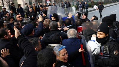 Polisin müdahale ettiği vatandaşlar: Gazla korkutamazlar