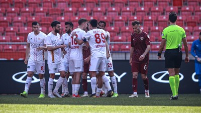 Hatayspor ne yapsa olmadı: 5 gollü maçta Antalyaspor nefes aldı