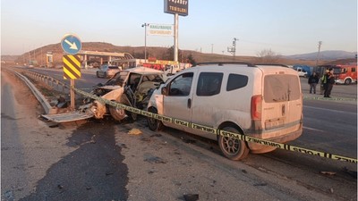 Kırıkkale'de trafik kazası... Araçlar hurdaya döndü: Ölü ve yaralılar var