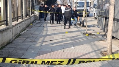 Dolmuşçuların yolcu kavgasında silahlar çekildi: 2 ağır yaralı