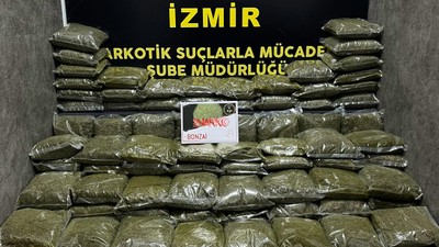 Merdivenin altından kilolarca uyuşturucu çıktı