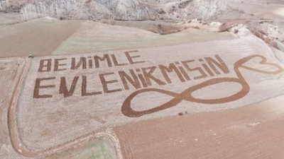 Traktörle yazdı, ‘evet’ yanıtını aldı