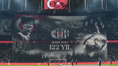 Beşiktaş'tan 'doğum günü' koreografisi: Atatürk detayı alkış aldı