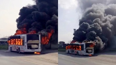 Sakarya'da otobüs alev topuna döndü: Yolcular son anda kurtarıldı