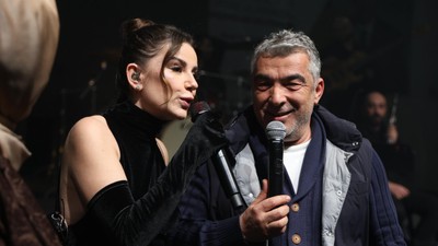 Iğdır Milletvekili Cantürk Alagöz, Merve Özbey konserinde şarkı söyledi