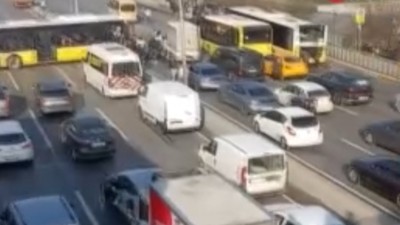 Haramidere'de kaza: Yol kapandı, ekipler sevk edildi