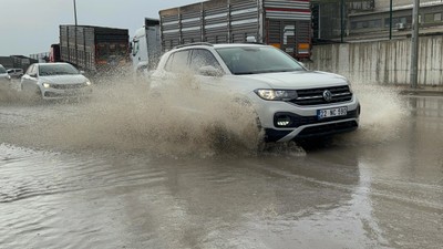 Edirne'de cadde ve sokaklar göle döndü