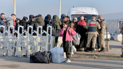 Esad'dan sonra 145 bin Suriyeli ülkesine döndü