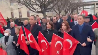 Genel Kurul kapandı, CHP'li vekiller yürüyüşe geçti