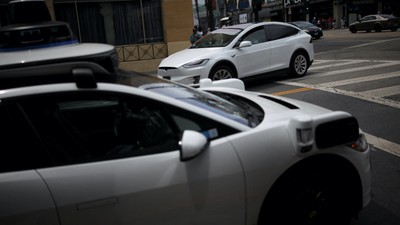 Tesla’dan tarihi adım: Robotaksiler yola çıkıyor
