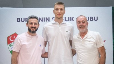 Şampiyon Bursaspor genç kalecisini bırakmadı