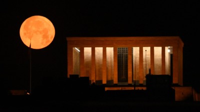Dolunay Anıtkabir'i selamladı