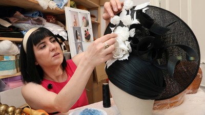 İngiliz asillerin şapkasını Londra'da bir Türk yapıyor