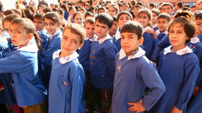 Bakan Tekin açıkladı: Okullarda önlük geri dönüyor