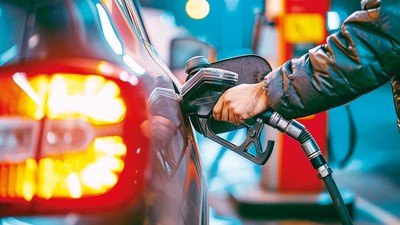Benzin ve motorine zam geldi