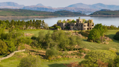 Boğaz'da villa parasına ada... İçinde kale bile var