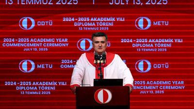 ODTÜ mezuniyeti: Rektör dakikalarca yuhalandı