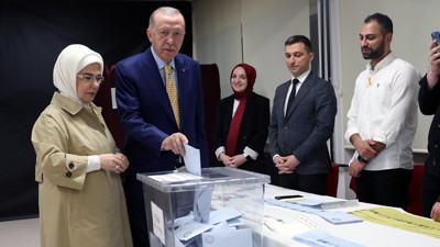 CHP 'Tarihte ilk' diye duyurmuştu... Bu kez AKP, anket paylaştı
