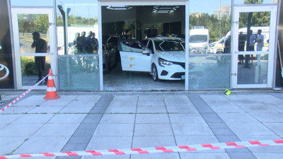 Küçükçekmece'de oto galeriye silahlı saldırı