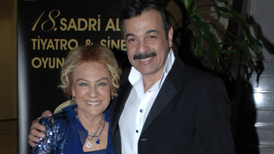 Kerem Alışık annesi Çolpan İlhan'ı andı
