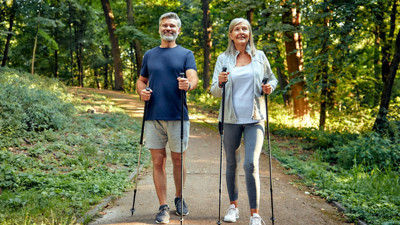 Sırt ve bel ağrısını yok etmek için günde kaç dakika yürümelisiniz?