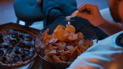 Uzmanlar yanıtladı: Gece yemek yemek gerçekten kilo aldırıyor mu?