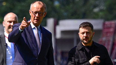 Kritik zirve öncesi Berlin'de sürpriz misafir