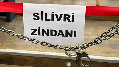 Kurultay salonundan dikkat çeken kareler