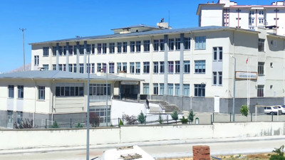 Bu okulda 2 aydır hem elektrik hem de su yok