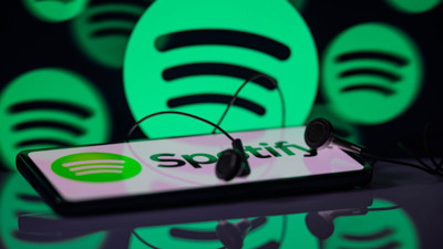 Spotify'a 'bot dinleyici' davası: Drake'i örnek gösterdi
