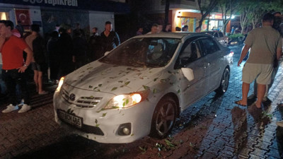 Sağanak ve hortum ilçeyi yerle bir etti