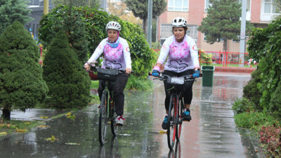 İki kadın pedal çeviriyor: Hedef şifa, rota insanlık