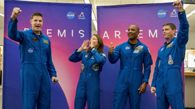 NASA: SpaceX'in Ay'a iniş planı gecikti