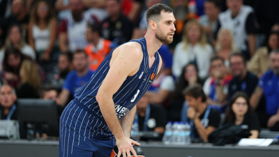 Anadolu Efes'te Papagiannis ameliyat edildi: 8 ay parkeden uzak kalacak