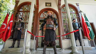 Tarih dizisinden fırlamış gibi: Jandarmalar aralıksız nöbette