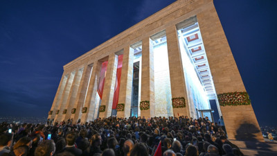 Anıtkabir'de ziyaretçi akını
