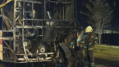 Seyir halindeki belediye otobüs yandı