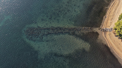 Deniz 30 metre çekildi: Binlerce yıllık antik liman gün yüzüne çıktı