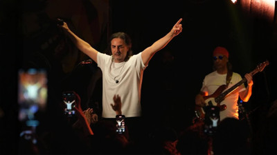 Çelik sahnede talihsiz düşüşünü paylaştı