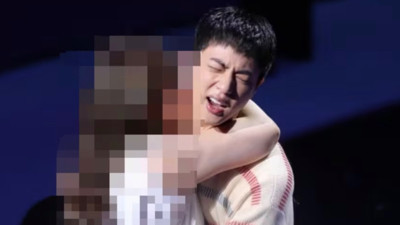 Şarkıcıyı öpen hayrana cinsel saldırı suçlaması