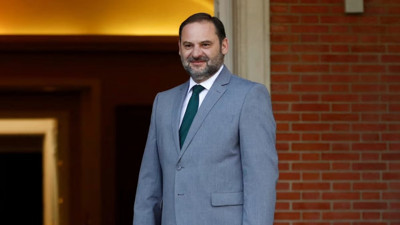 Eski bakan maske yolsuzluğundan tutuklandı