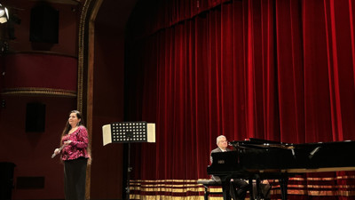 Devlet sanatçısı Şefika Kutluer, Süreyya Operası'nda konser verdi