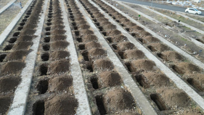 Korku filmi gibi görüntü! Kışa hazırlık 500 mezar kazıldı