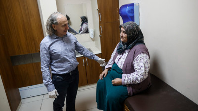 11 yıl memesinde 8,5 kilogramlık kitleyle yaşamış